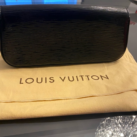 💯AUTHENTIC VINTAGE LV CLUTCH🖤 - Picture 2 of 7